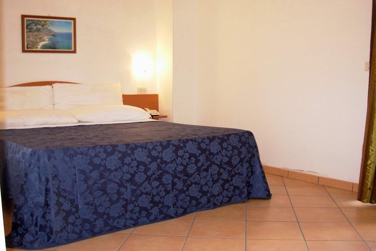 Residence Hotel La Taverna Capo Vaticano Buitenkant foto