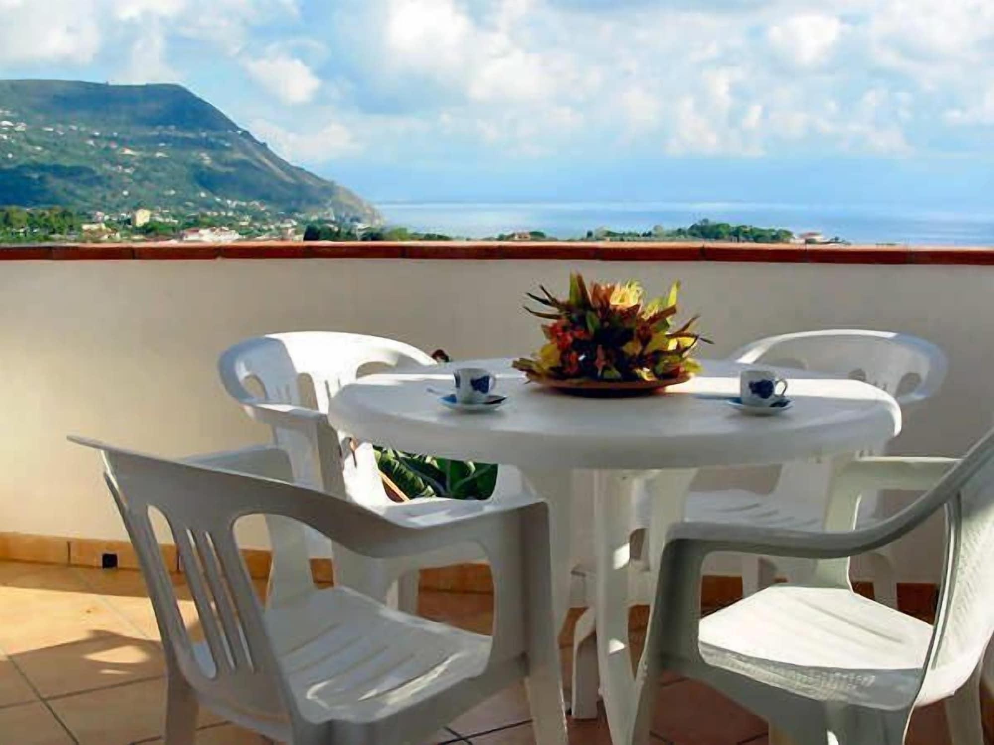 Residence Hotel La Taverna Capo Vaticano Buitenkant foto