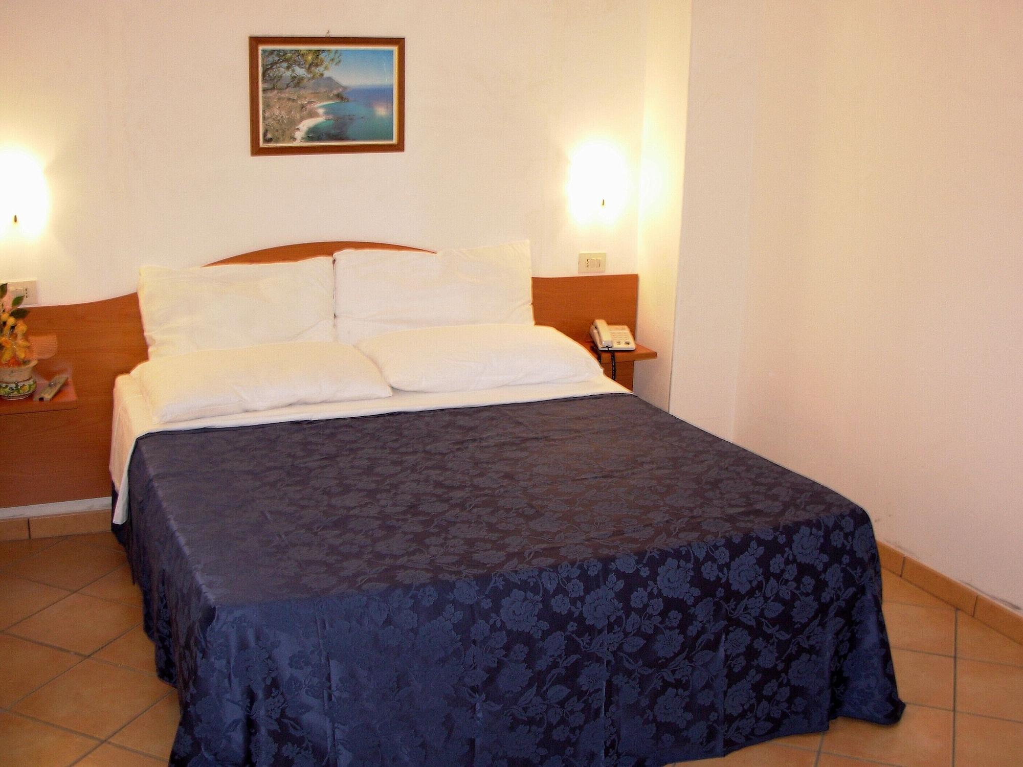 Residence Hotel La Taverna Capo Vaticano Buitenkant foto
