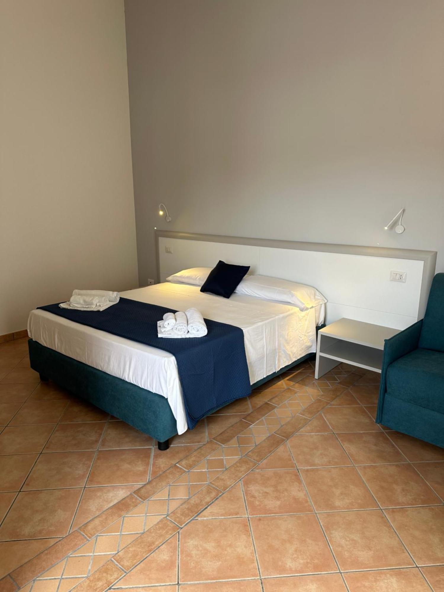Residence Hotel La Taverna Capo Vaticano Buitenkant foto