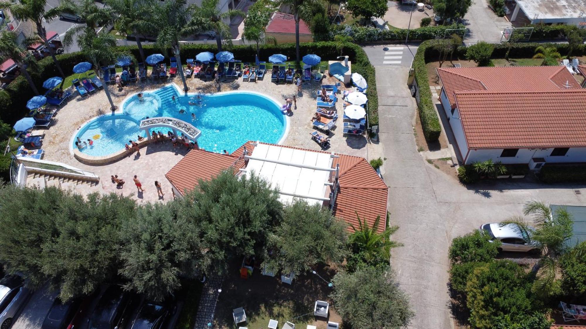 Residence Hotel La Taverna Capo Vaticano Buitenkant foto